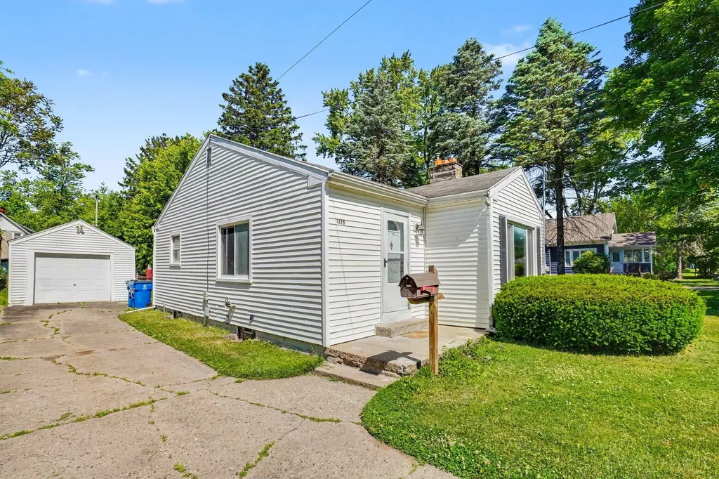 1425 Sunnyside Drive Kalamazoo Charter Township MI 49048