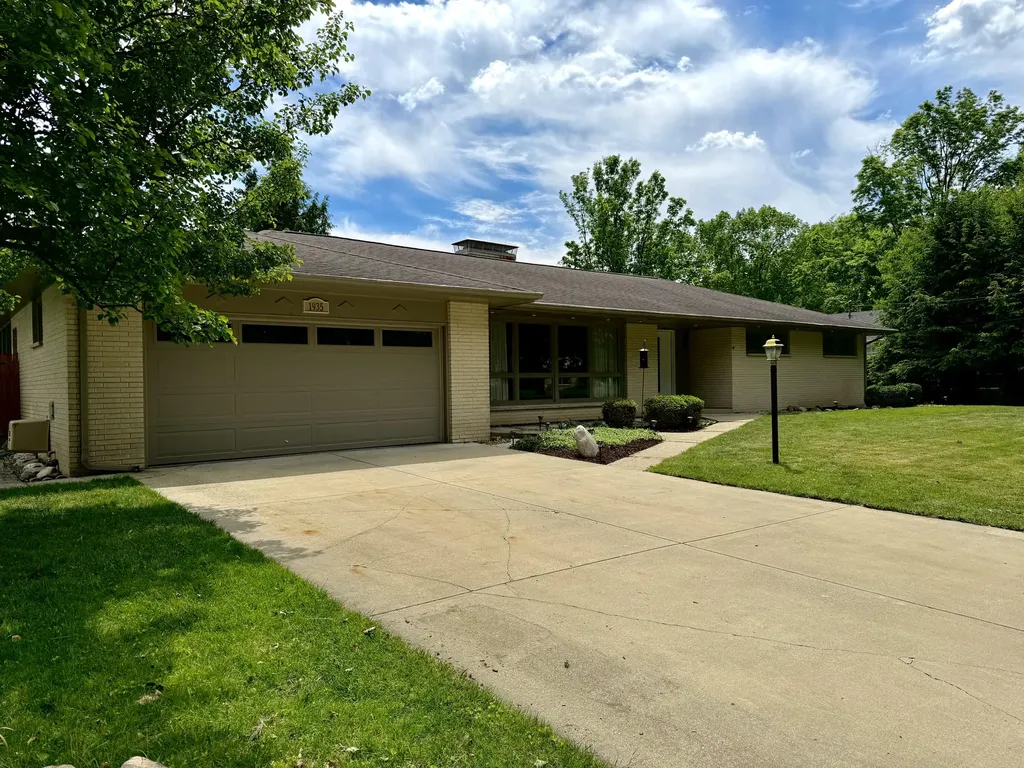 1935 Skyler Drive Kalamazoo City MI 49008