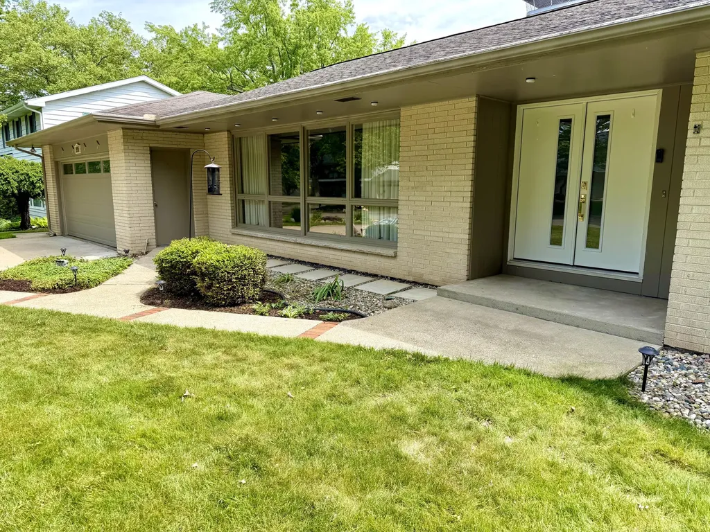 1935 Skyler Drive Kalamazoo City MI 49008