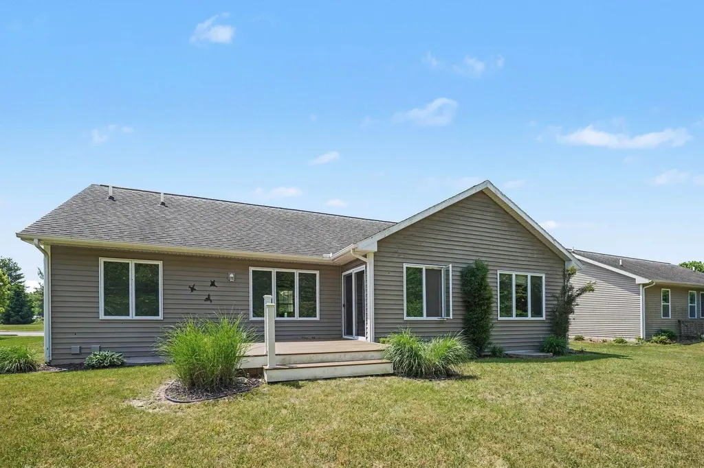 2212 Oakland Farms Trail Portage City MI 49024