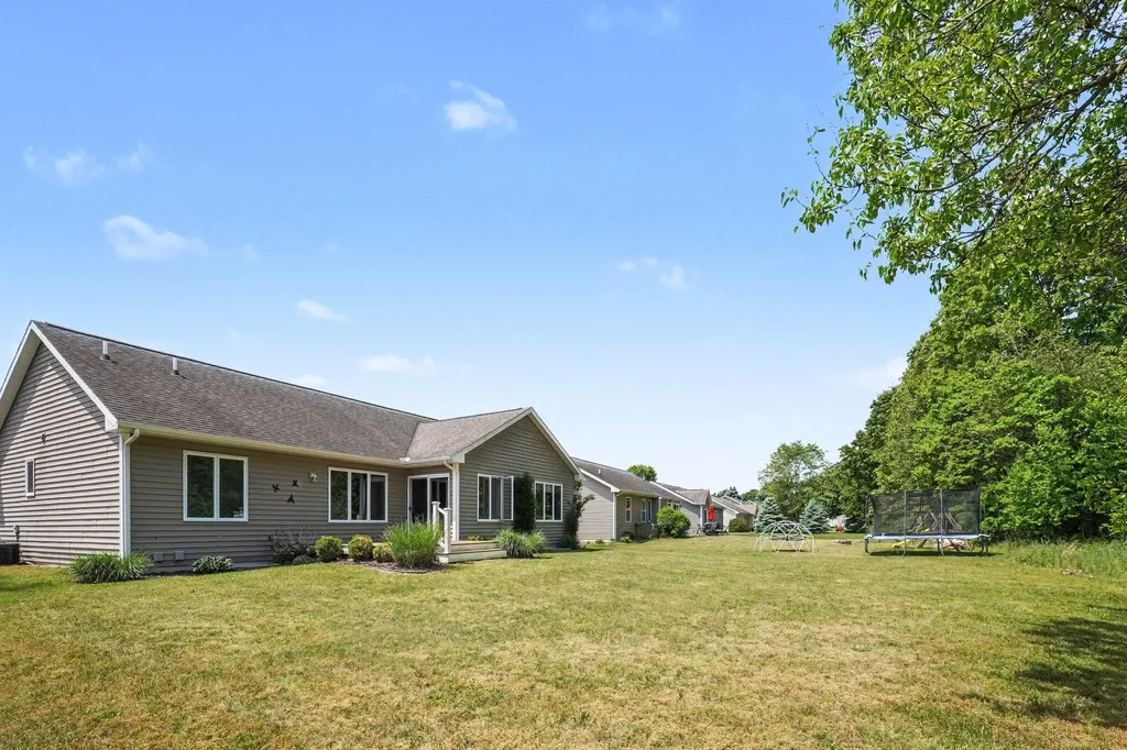 2212 Oakland Farms Trail Portage City MI 49024