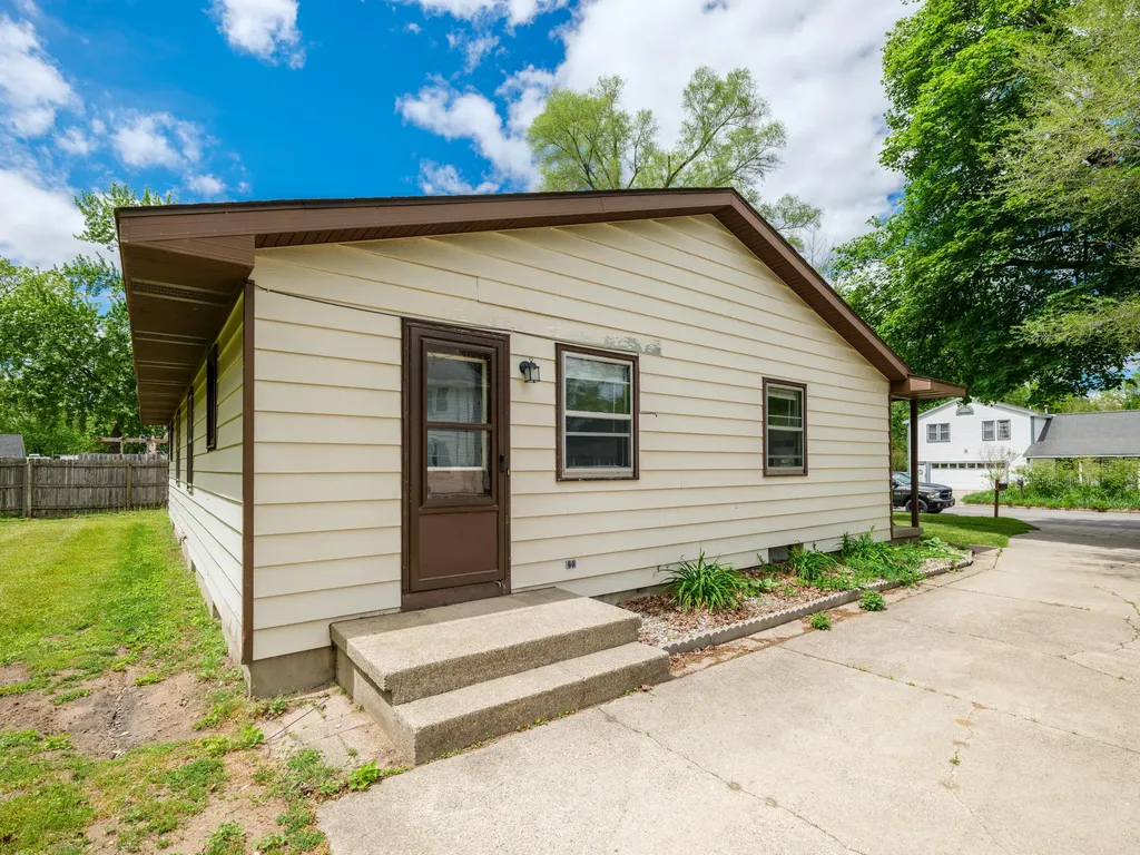 238-240 Wilbur Street SE Wyoming City MI 49548