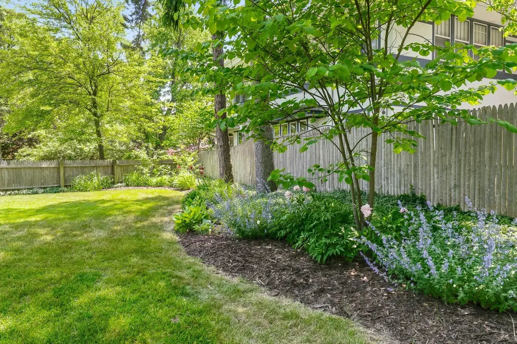 1532 Henderson Drive Kalamazoo City MI 49006
