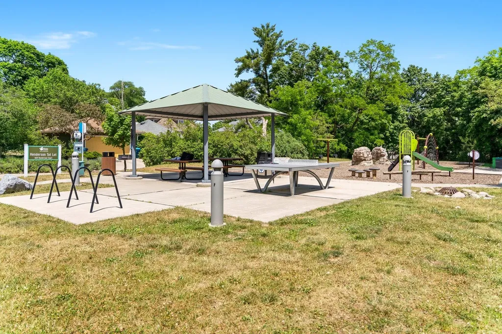 1532 Henderson Drive Kalamazoo City MI 49006