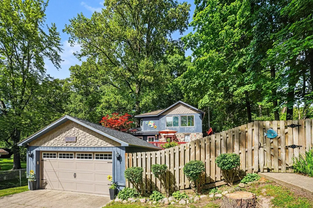 11230 Lakeshore Drive Fabius Township MI 49093