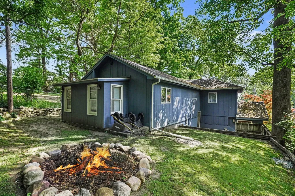 11230 Lakeshore Drive Fabius Township MI 49093