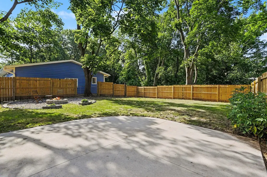 1213 Whites Road Kalamazoo City MI 49008