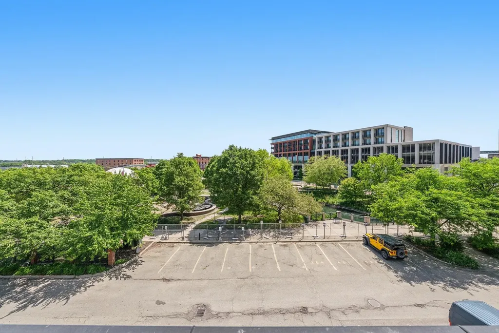 230 N Kalamazoo Kalamazoo City MI 49007