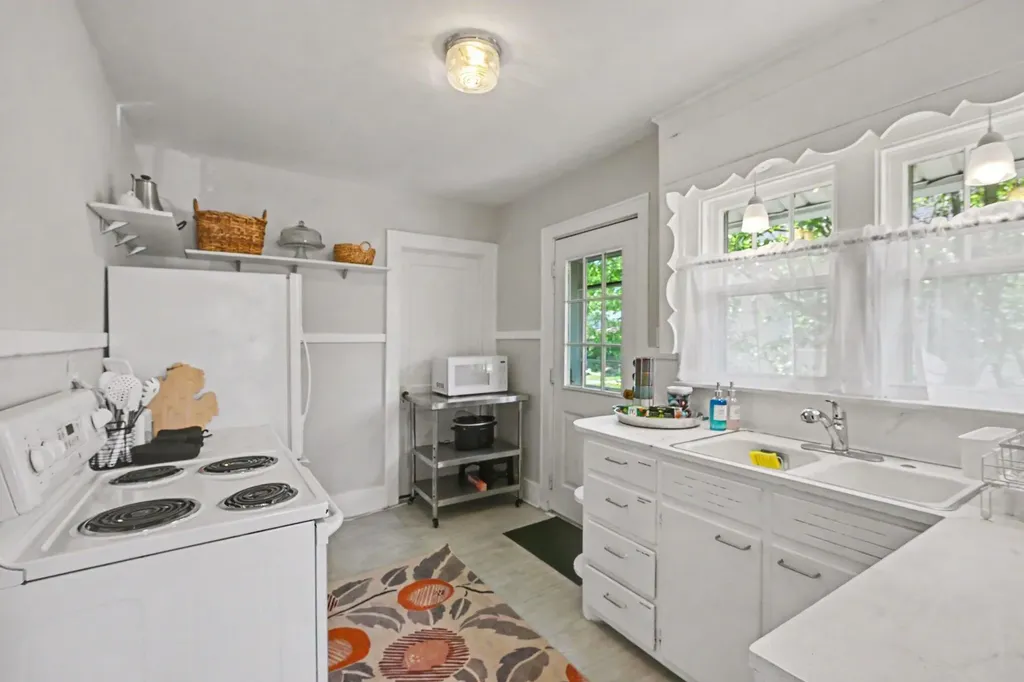 204 Nelson Avenue Kalamazoo Charter Township MI 49006