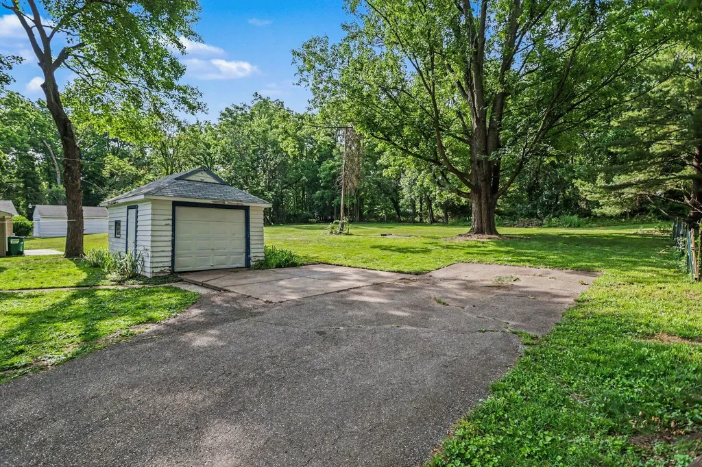 20 E Langley Road Battle Creek City MI 49015