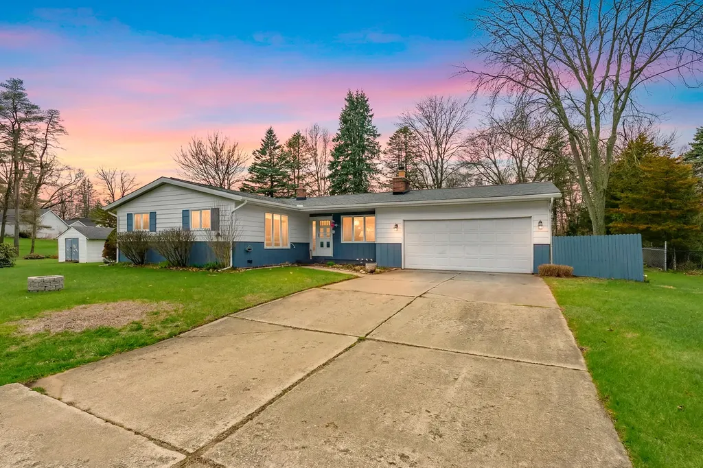 159 Kings Lane Emmett Charter Township MI 49014
