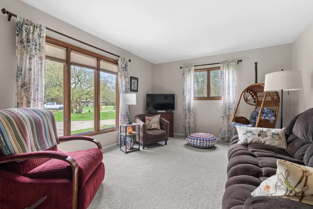 159 Kings Lane Emmett Charter Township MI 49014
