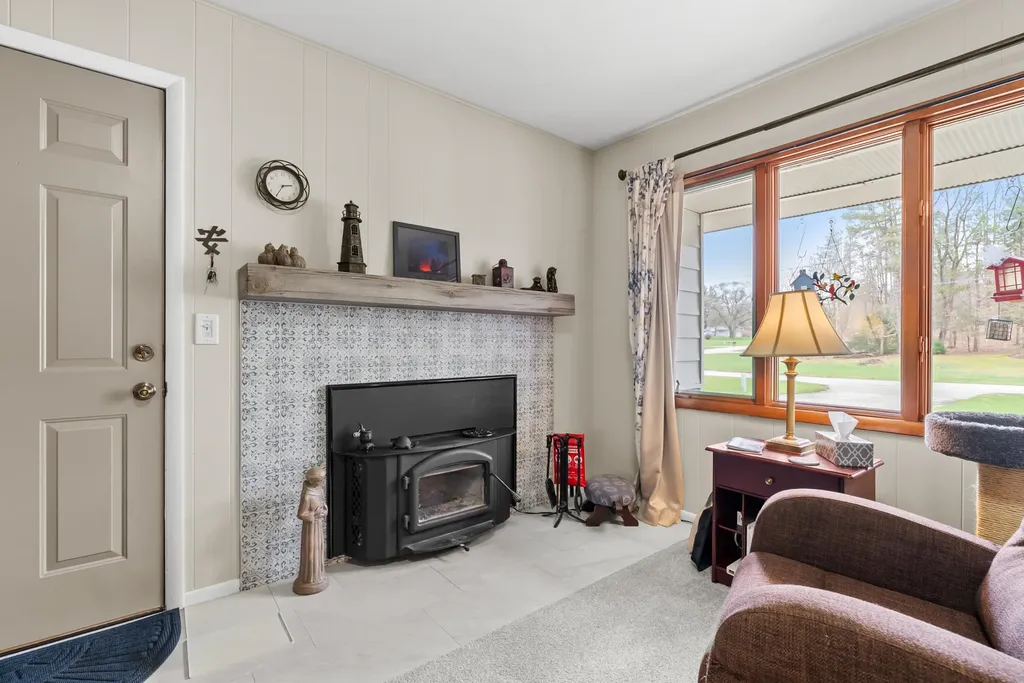 159 Kings Lane Emmett Charter Township MI 49014