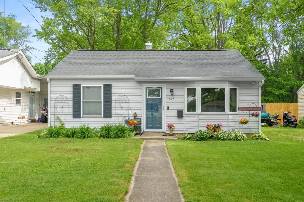 606 Pleasant Avenue Kalamazoo City MI 49008