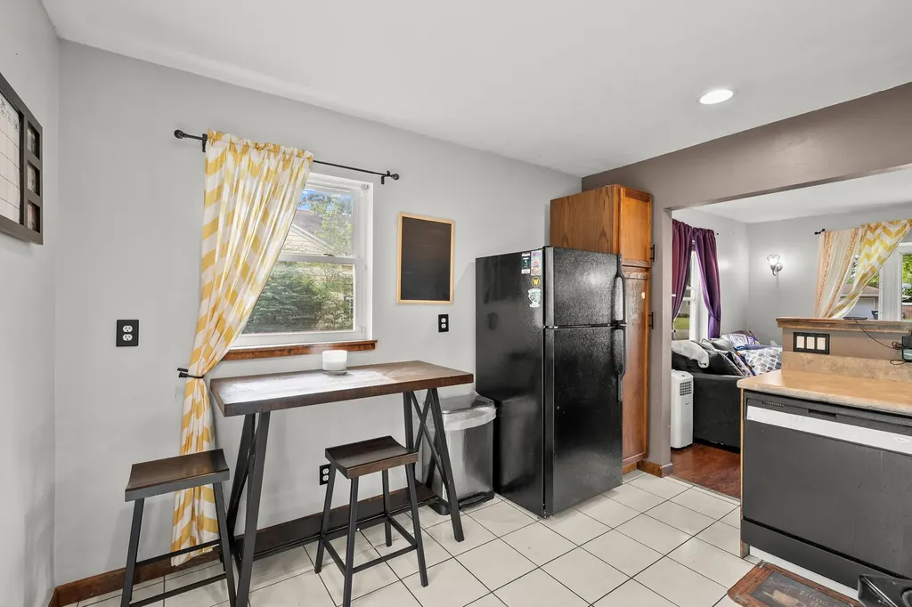 606 Pleasant Avenue Kalamazoo City MI 49008