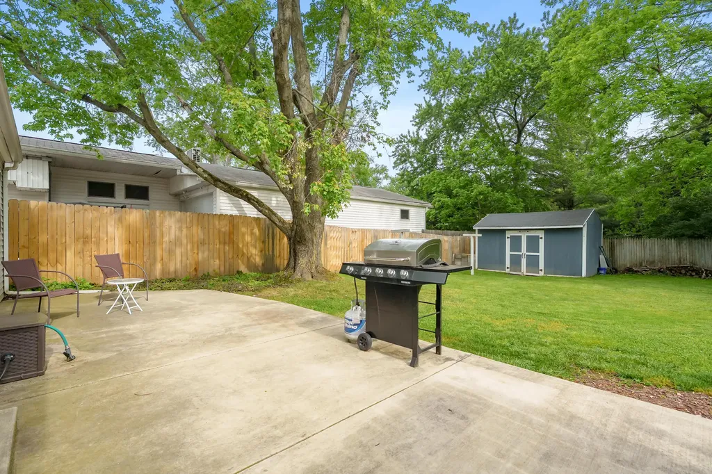 606 Pleasant Avenue Kalamazoo City MI 49008