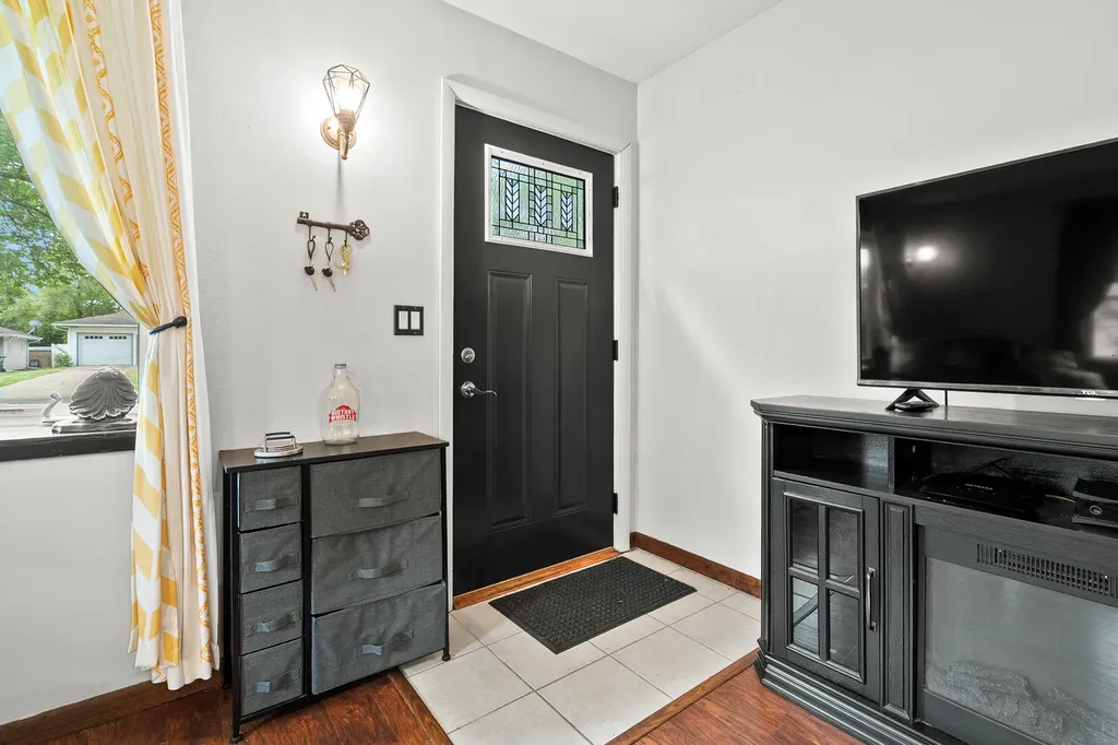 606 Pleasant Avenue Kalamazoo City MI 49008