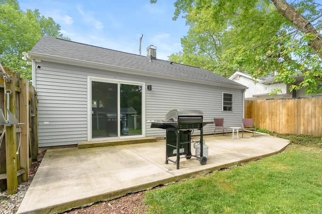 606 Pleasant Avenue Kalamazoo City MI 49008