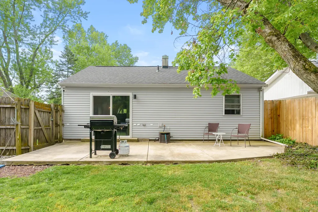 606 Pleasant Avenue Kalamazoo City MI 49008