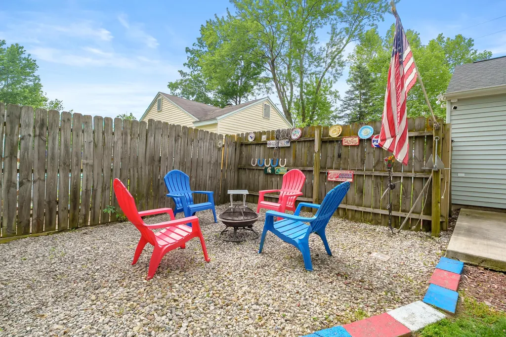606 Pleasant Avenue Kalamazoo City MI 49008