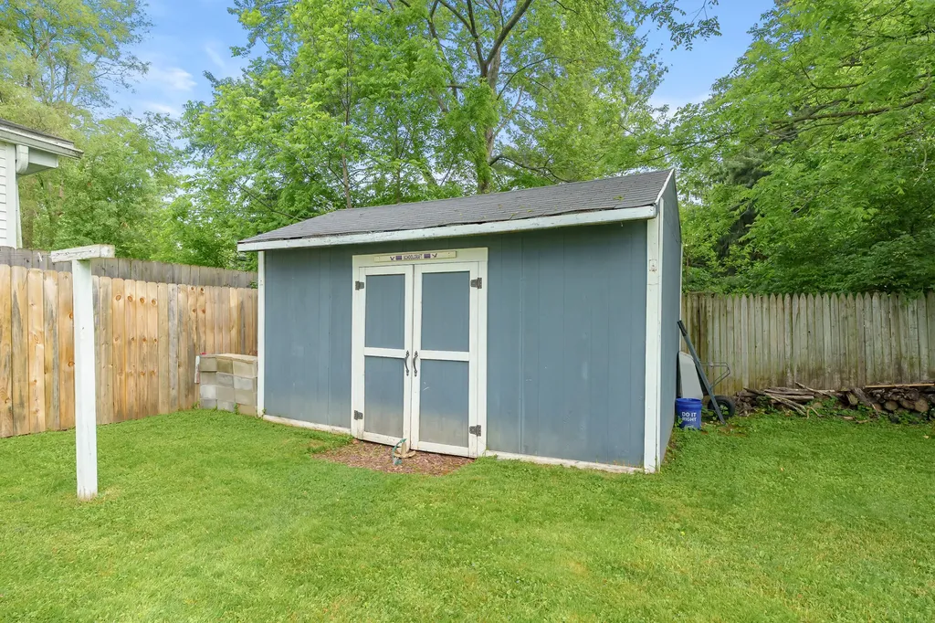 606 Pleasant Avenue Kalamazoo City MI 49008