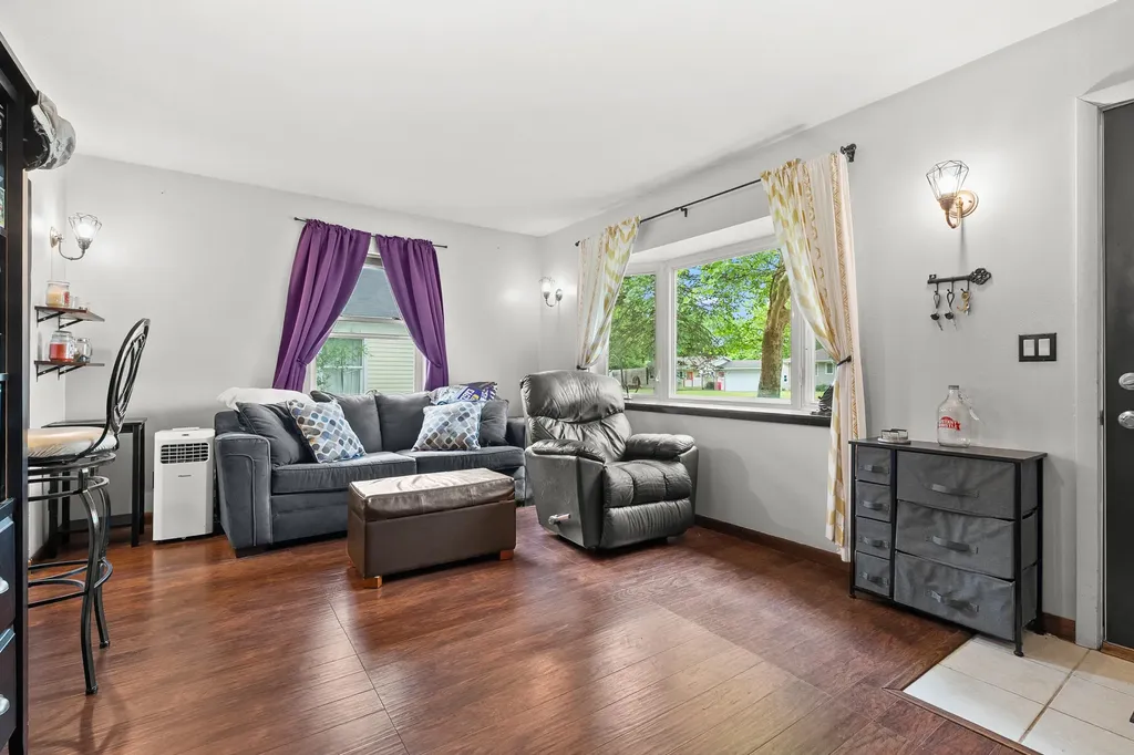 606 Pleasant Avenue Kalamazoo City MI 49008