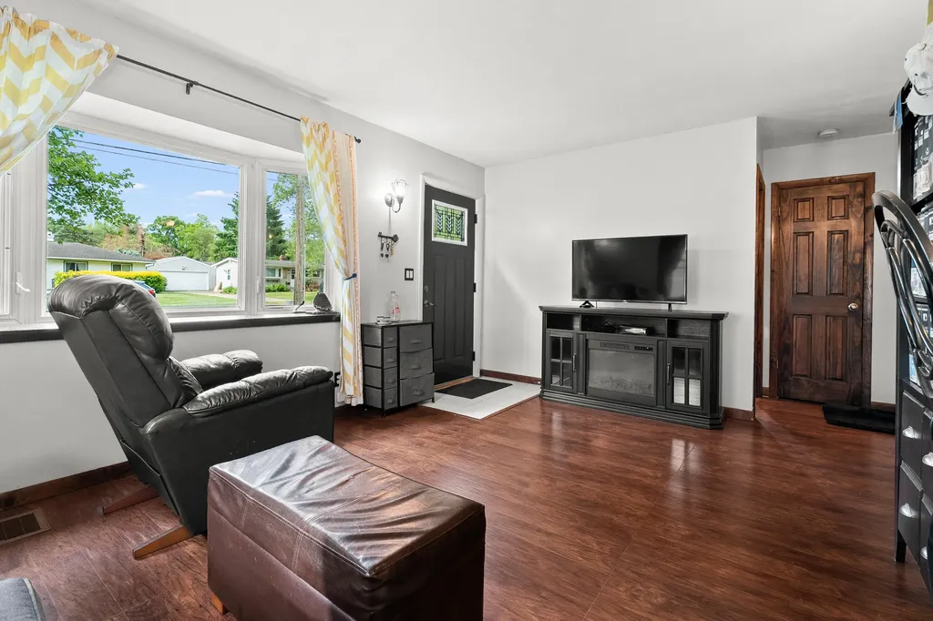 606 Pleasant Avenue Kalamazoo City MI 49008