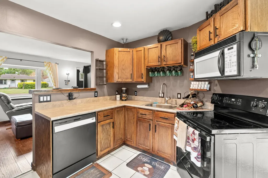 606 Pleasant Avenue Kalamazoo City MI 49008