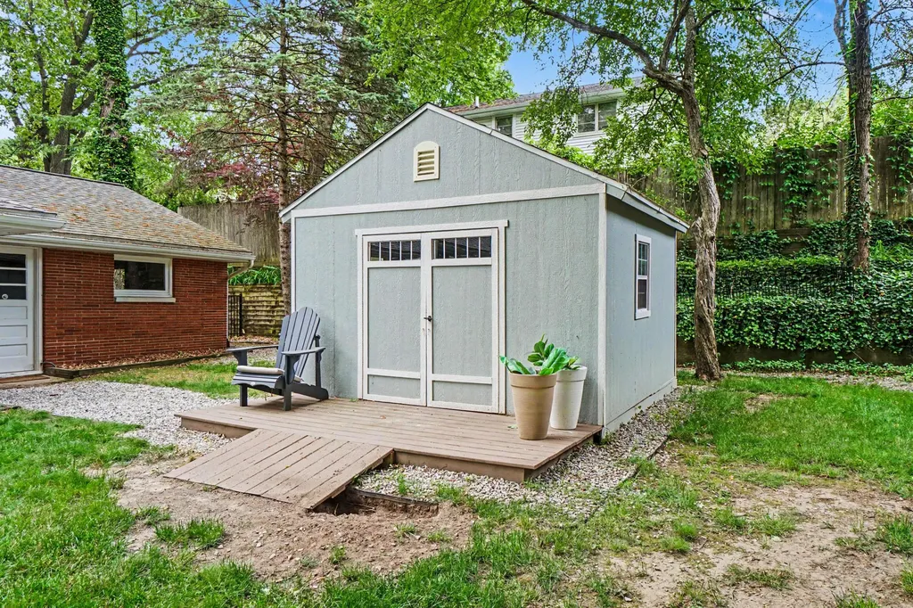 4342 Bronson Boulevard Kalamazoo City MI 49008
