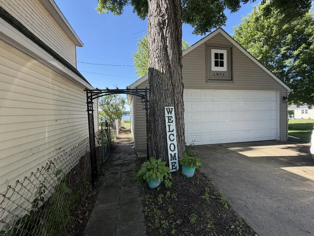1971 Fern Beach Emmett Charter Township MI 49014