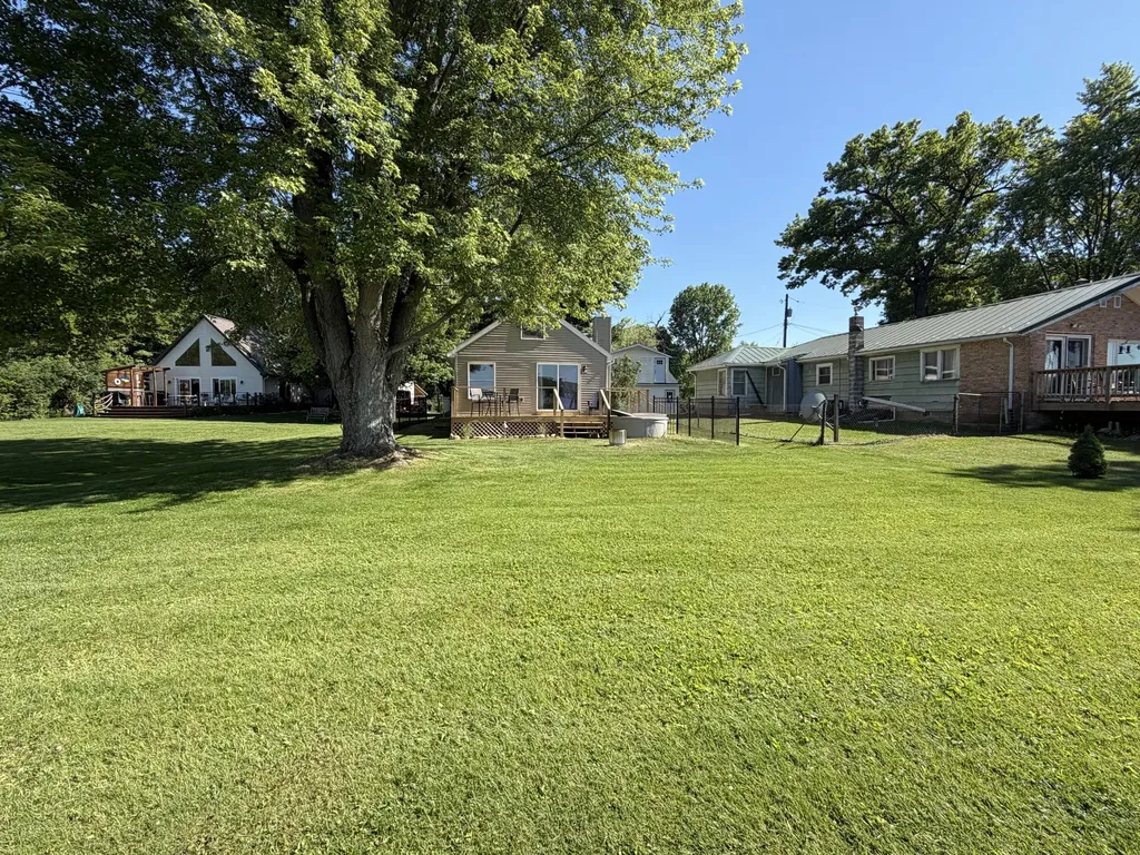 1971 Fern Beach Emmett Charter Township MI 49014