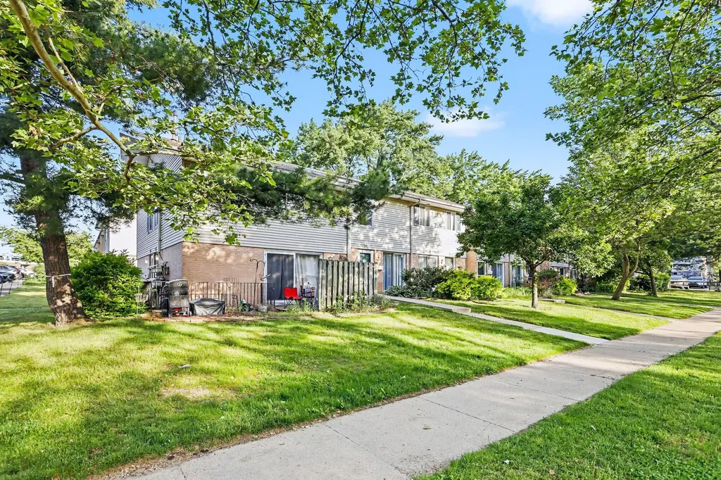 3621 Kenbrooke Court Kalamazoo City MI 49006