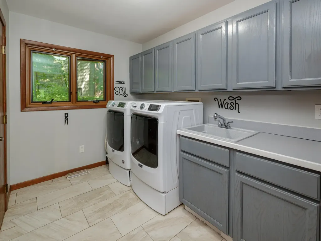 9951 Springwood Drive Oshtemo Charter Township MI 49009