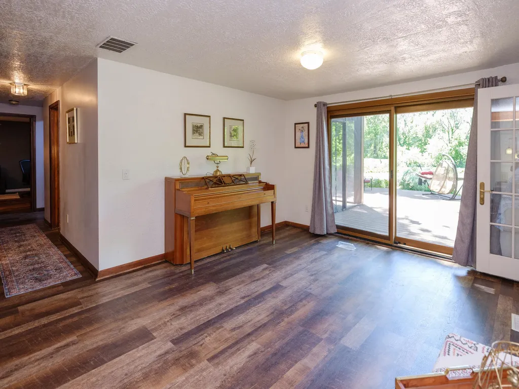 9951 Springwood Drive Oshtemo Charter Township MI 49009