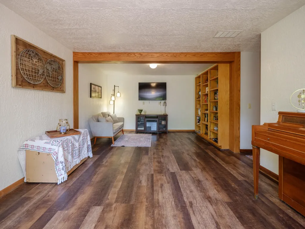 9951 Springwood Drive Oshtemo Charter Township MI 49009