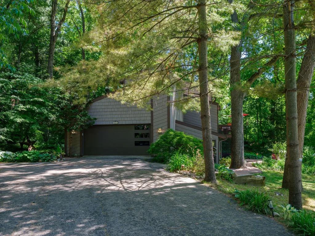 9951 Springwood Drive Oshtemo Charter Township MI 49009