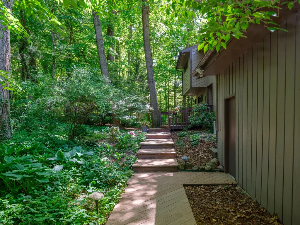 9951 Springwood Drive Oshtemo Charter Township MI 49009