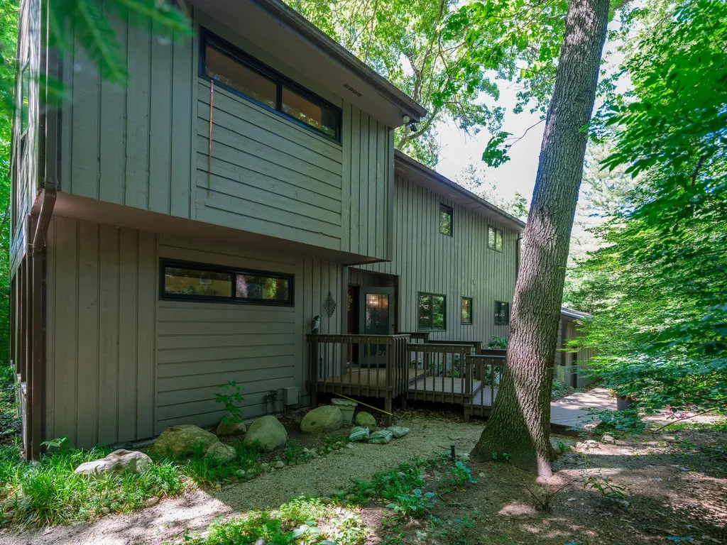 9951 Springwood Drive Oshtemo Charter Township MI 49009
