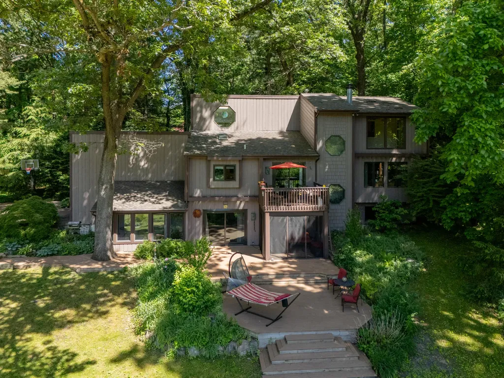 9951 Springwood Drive Oshtemo Charter Township MI 49009