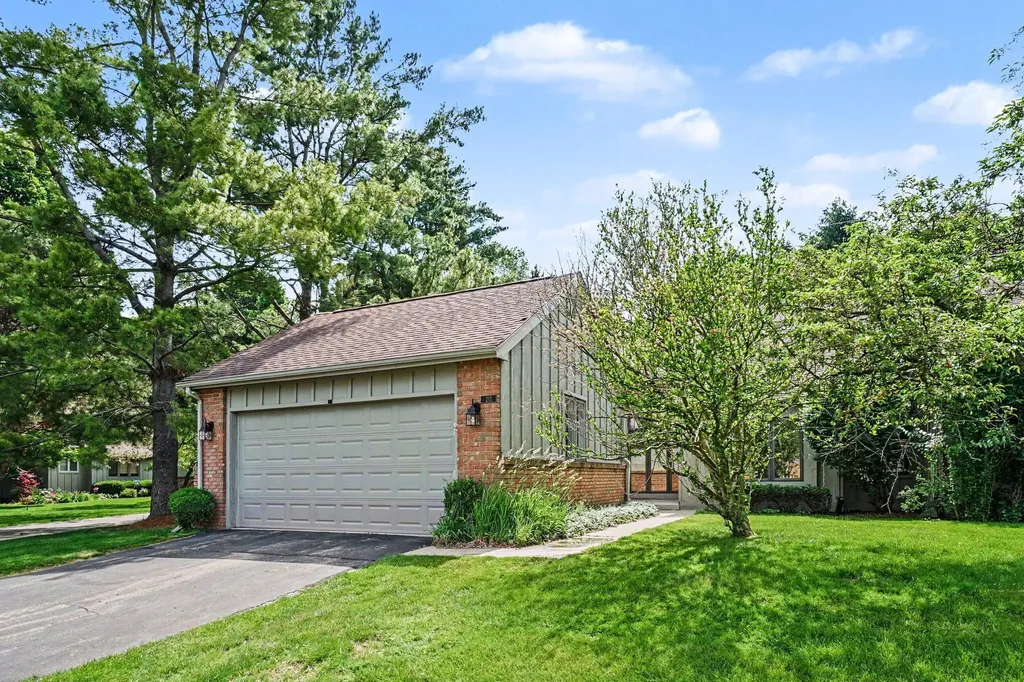 213 Raintree Circle Kalamazoo Charter Township MI 49006