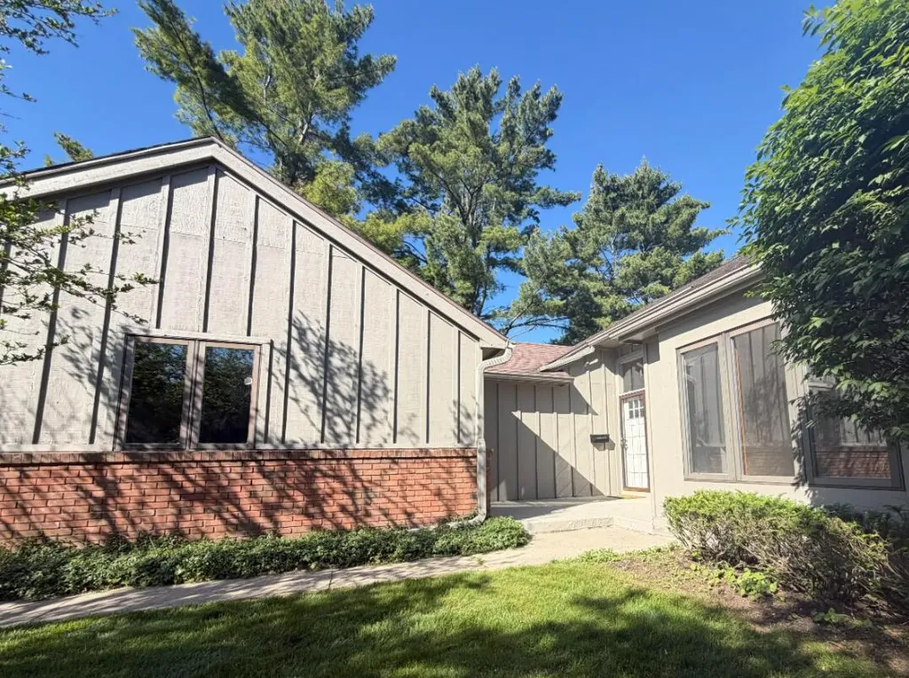 213 Raintree Circle Kalamazoo Charter Township MI 49006