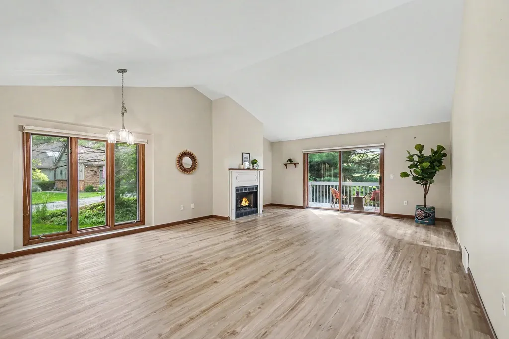 213 Raintree Circle Kalamazoo Charter Township MI 49006
