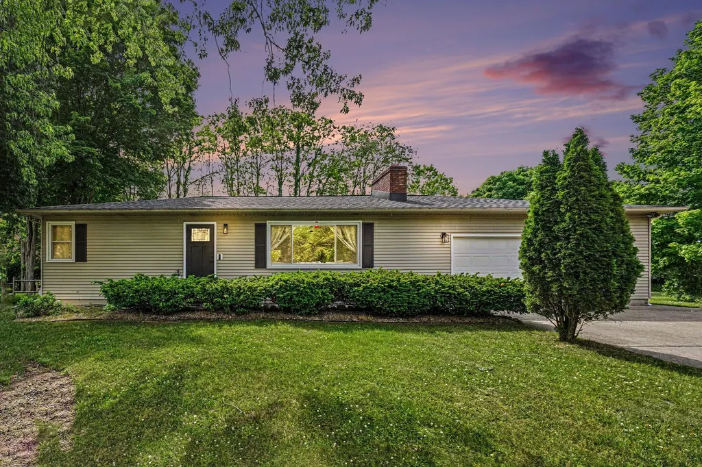 49206 Ye Olde Woods Antwerp Township MI 49071