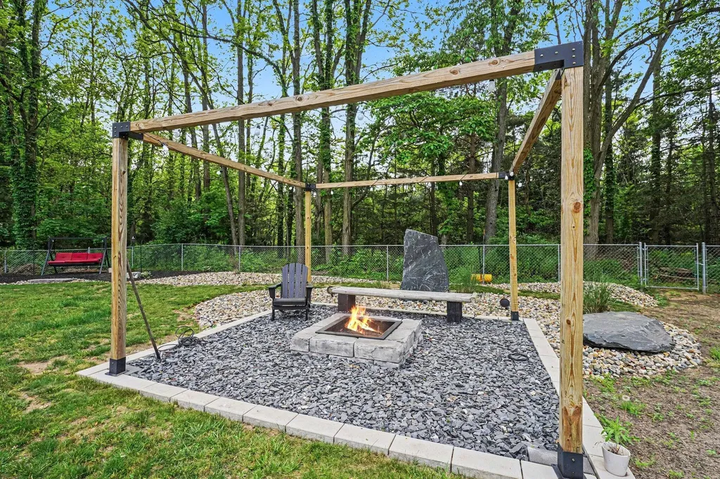 49206 Ye Olde Woods Antwerp Township MI 49071
