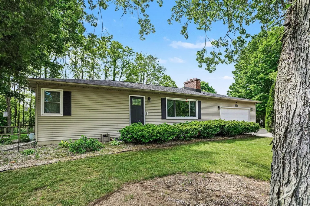 49206 Ye Olde Woods Antwerp Township MI 49071