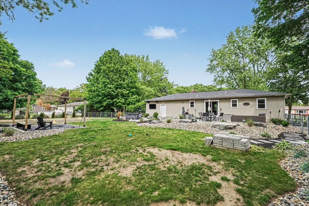 49206 Ye Olde Woods Antwerp Township MI 49071