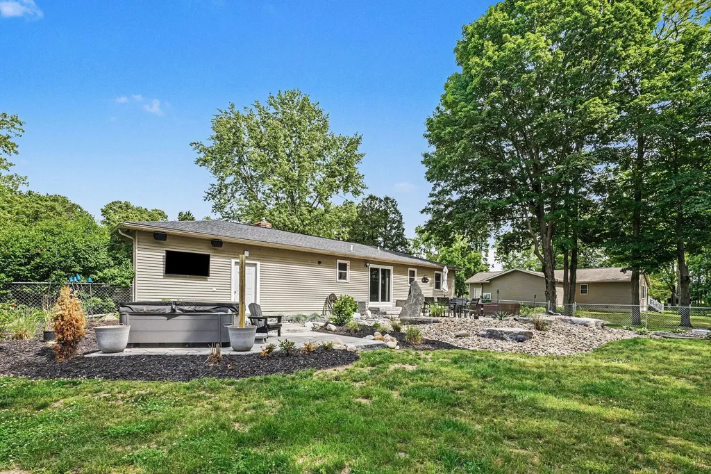 49206 Ye Olde Woods Antwerp Township MI 49071