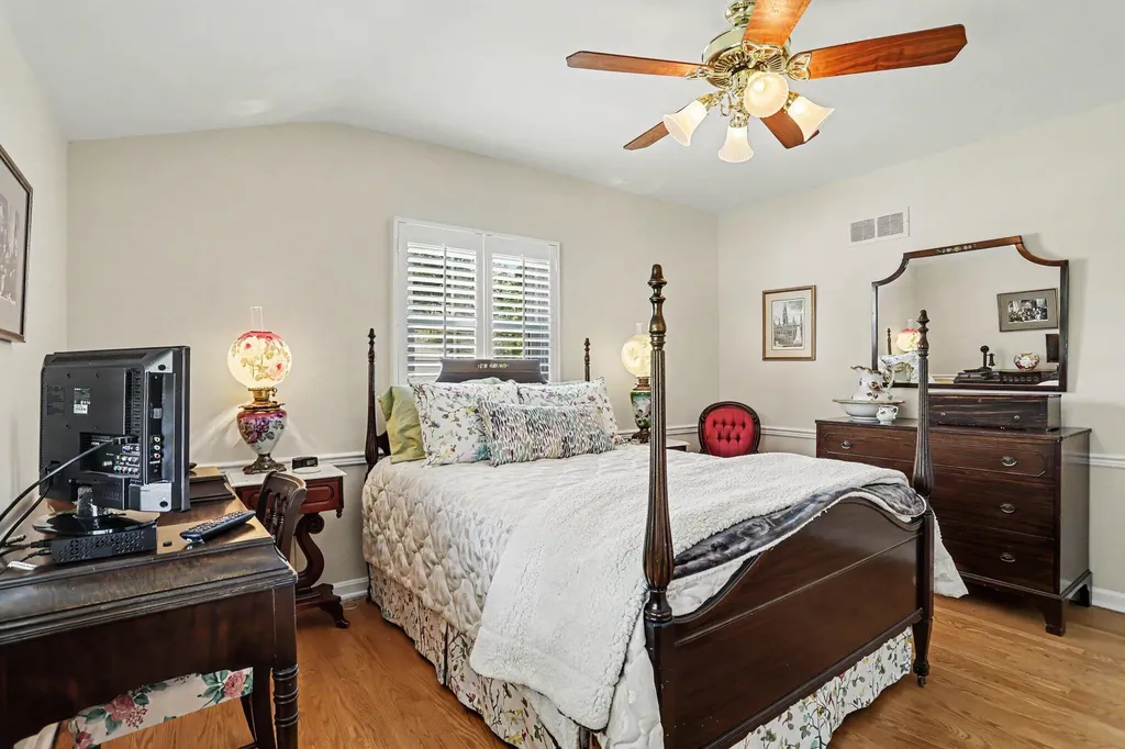 2106 Aberdeen Drive Kalamazoo City MI 49008