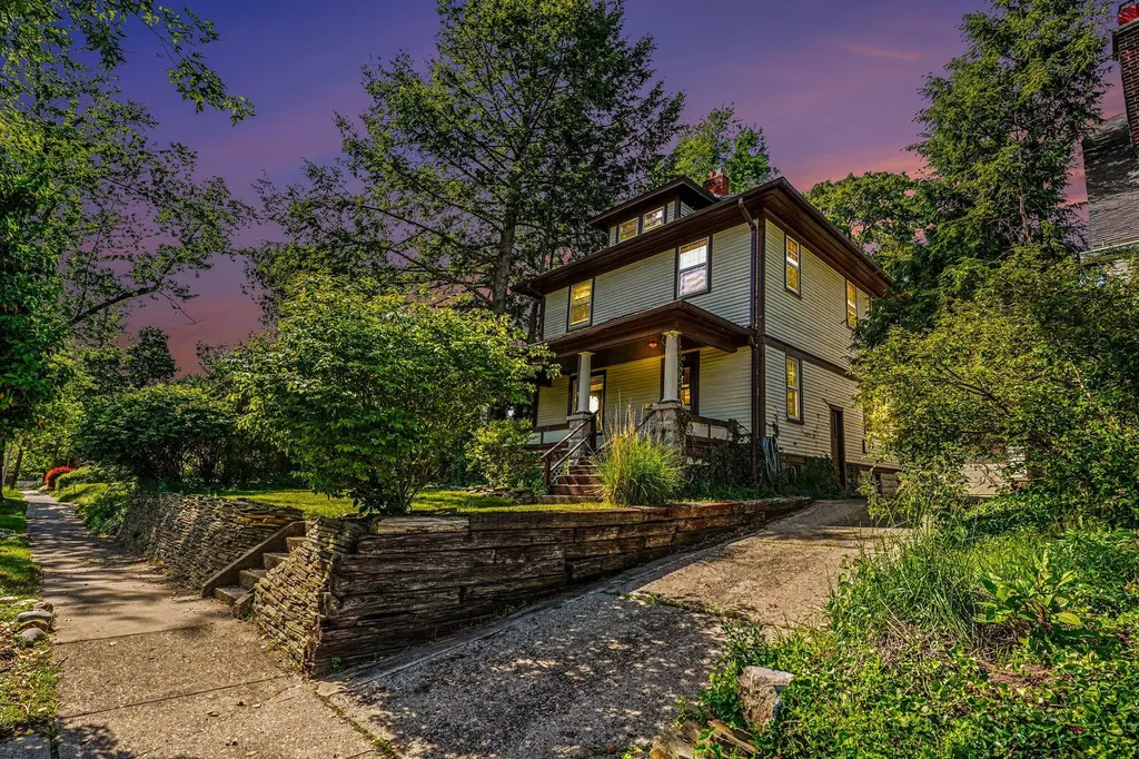 1330 W Maple Street Kalamazoo City MI 49008