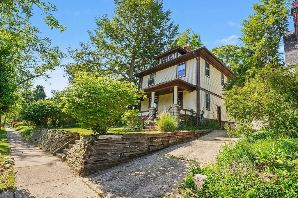 1330 W Maple Street Kalamazoo City MI 49008